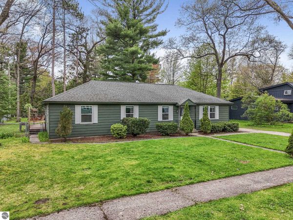 522 Cromwell Drive, Traverse City, MI 49686