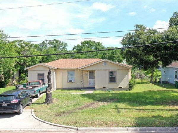 1904 E Red River Street, Victoria, TX 77901