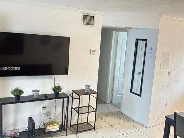427 SW 6th St , Unit 2, Miami, FL 33130