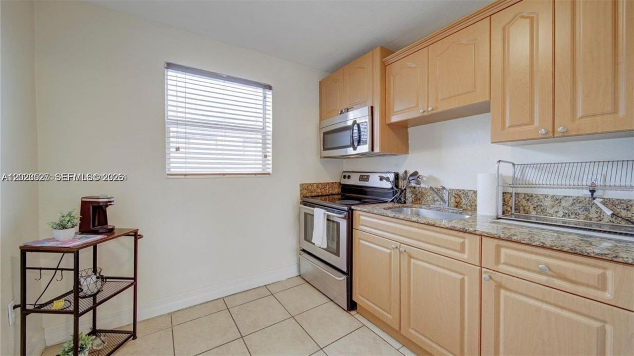427 SW 6th St , Unit 2, Miami, FL 33130 Photo