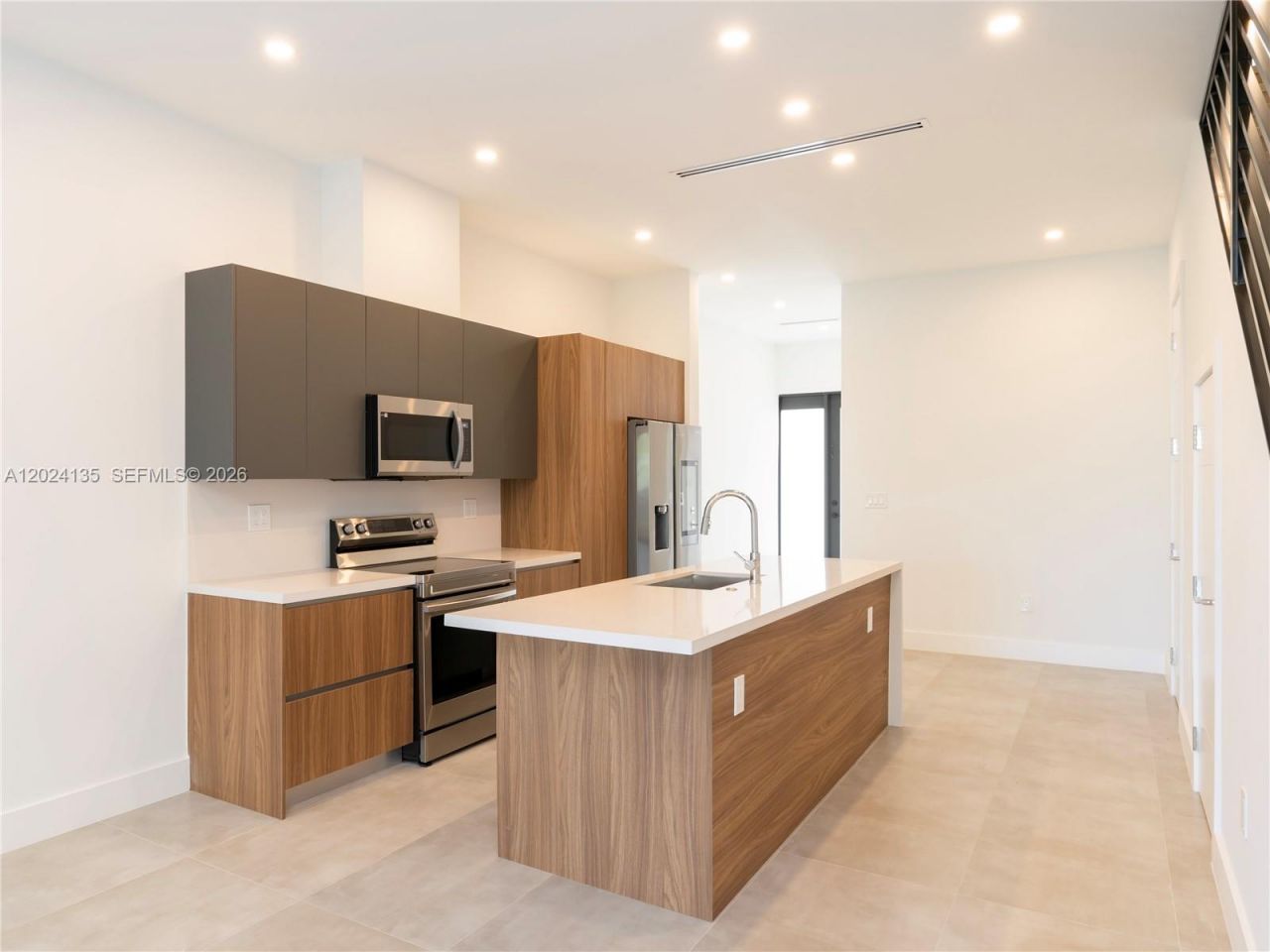 1118 NE 10th Ave, Unit 1118, Fort Lauderdale, FL 33304 Photo