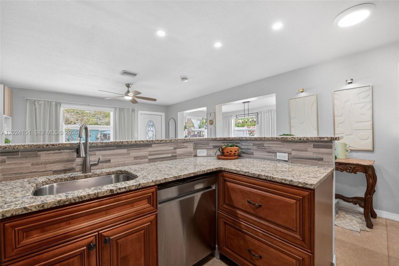 4311 SW 24th St , Fort Lauderdale, FL 33317 Photo