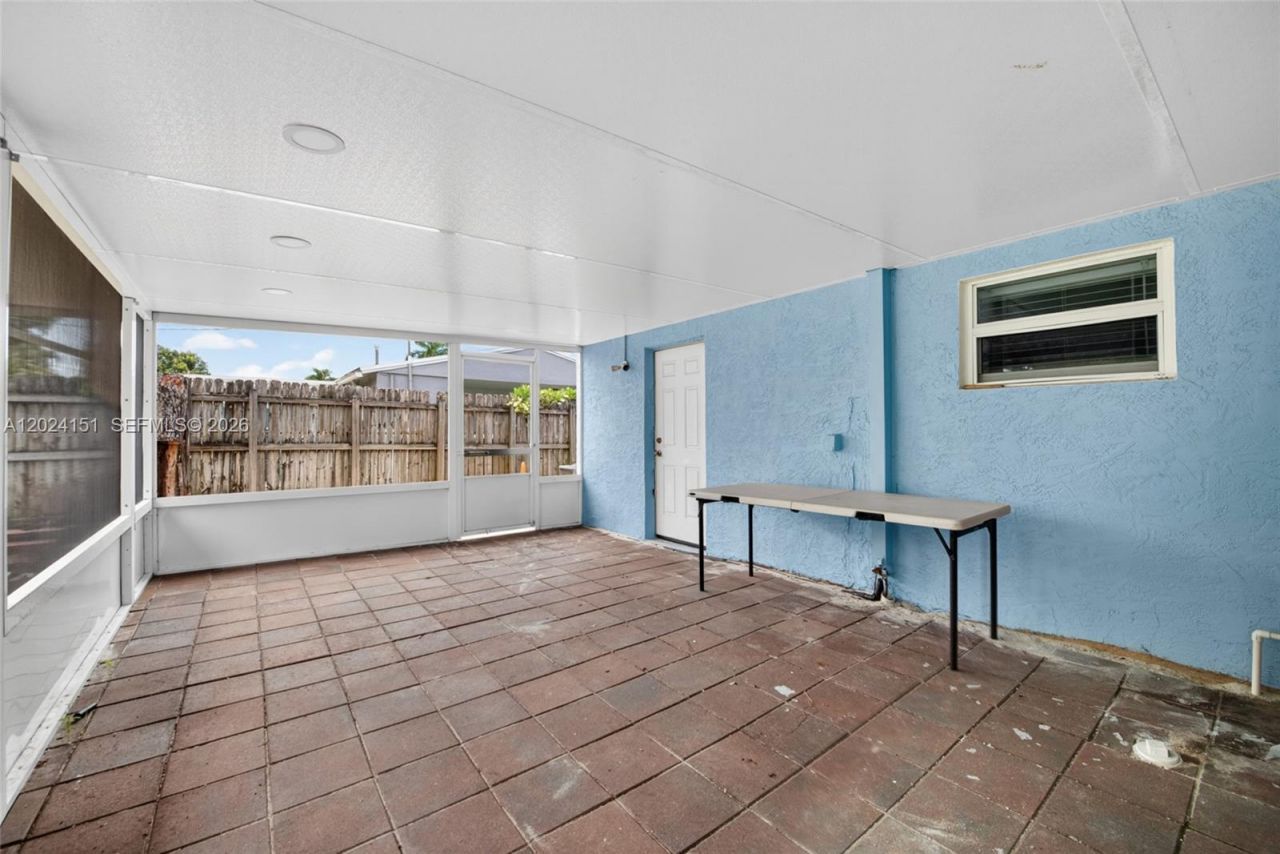 4311 SW 24th St , Fort Lauderdale, FL 33317 Photo