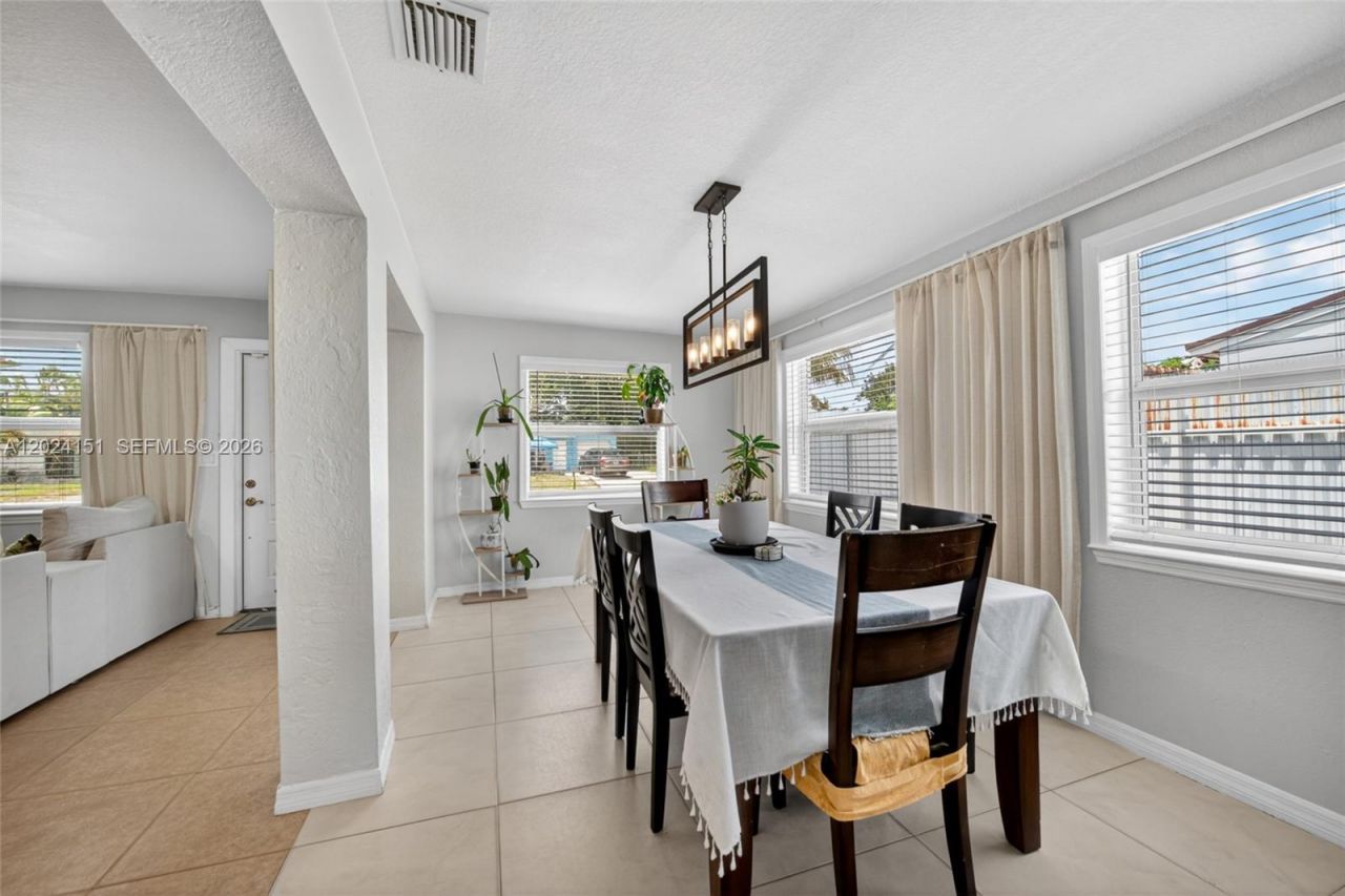 4311 SW 24th St , Fort Lauderdale, FL 33317 Photo
