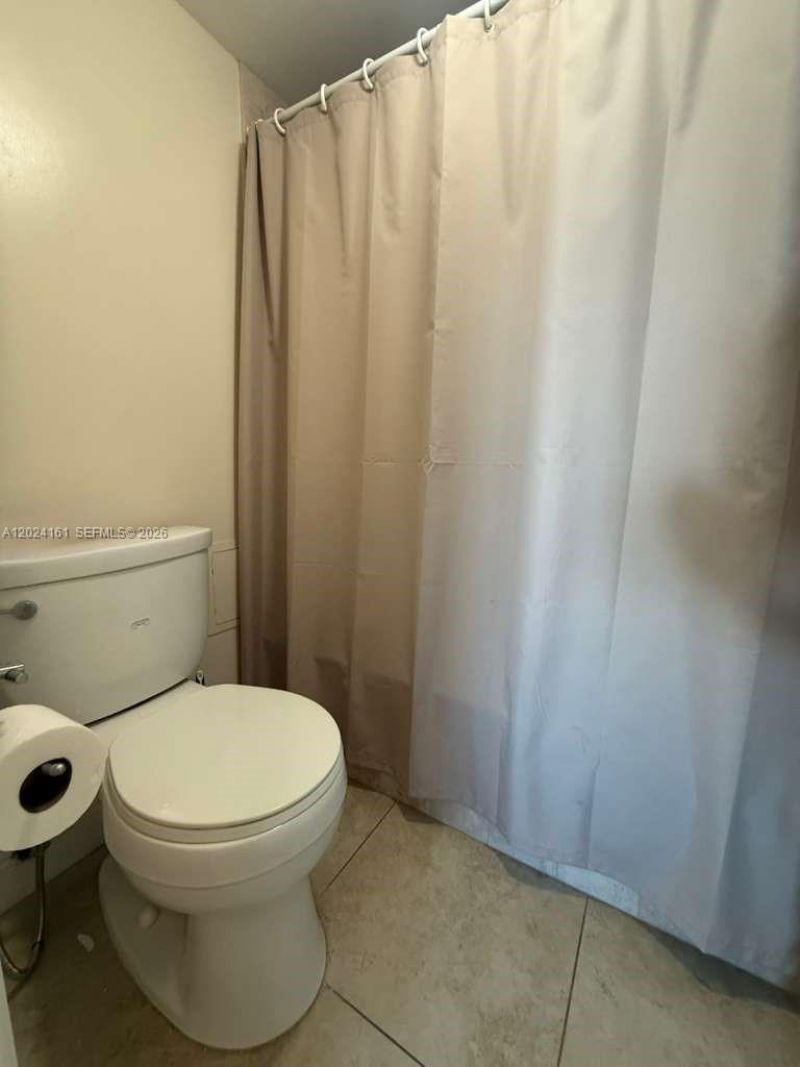 7135 Collins Ave , Unit 815, Miami Beach, FL 33141 Photo