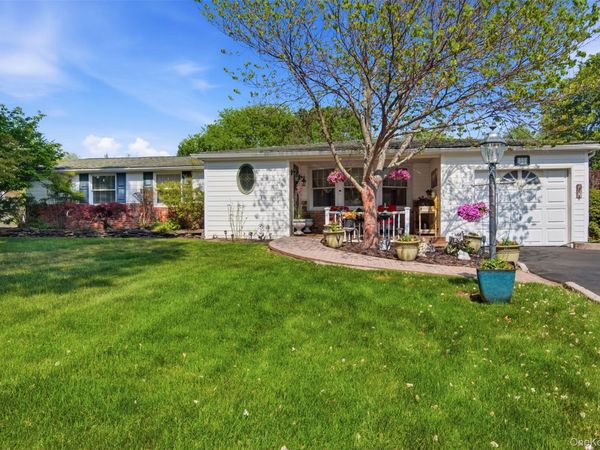 33 Fraternity Lane, Stony Brook, NY 11790