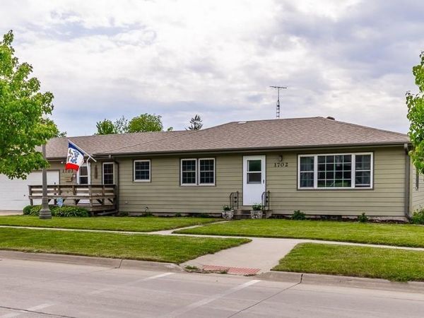 1702 Washington Street, Eldora, IA 50627
