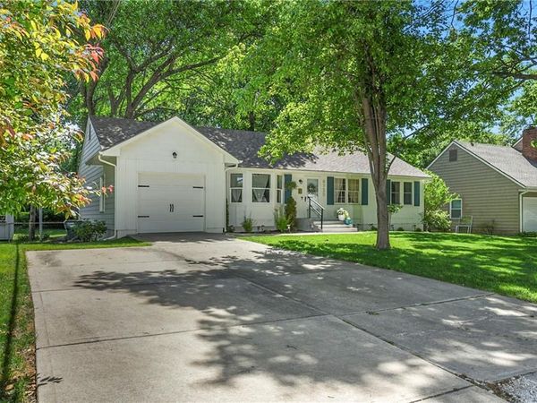 8735 Foster Lane, Overland Park, KS 66212