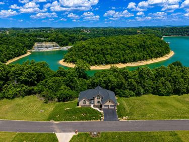 602 Knoll Lane, Nancy, KY 42544