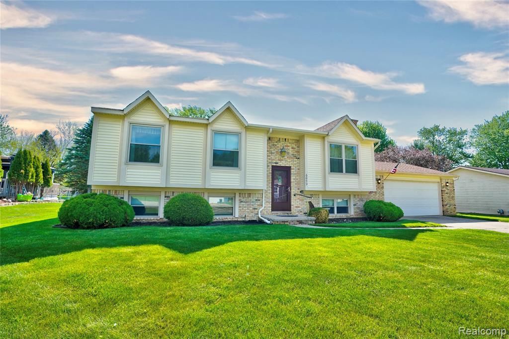 6059 Stockbridge Commons Trail, Grand Blanc Township, MI 48439 Main Photo