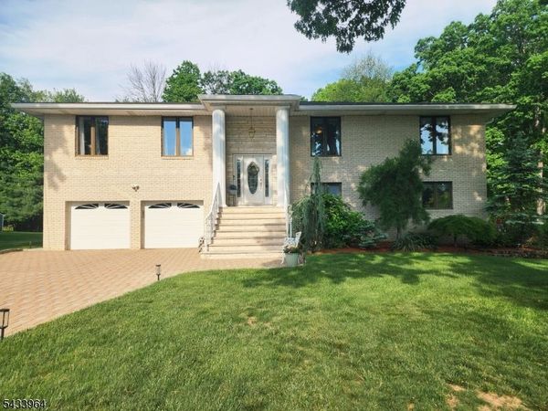 39 Douglas Dr, Montville, NJ 07082