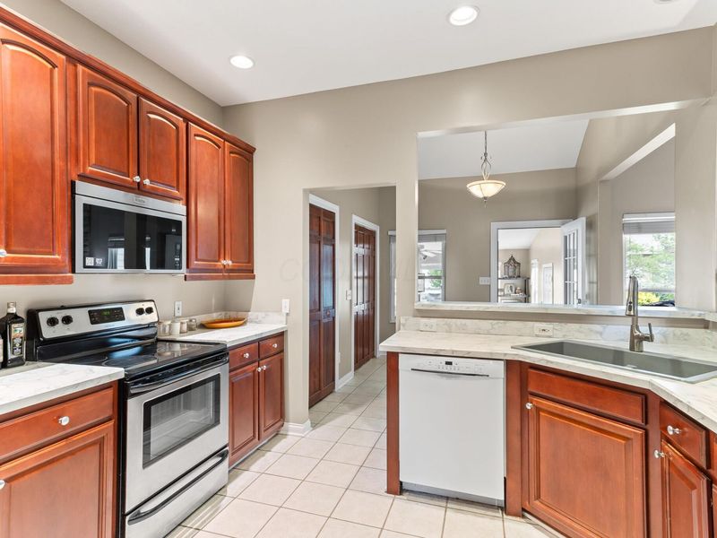 5954 Rainwater Way, Columbus, OH 43228 Photo 7