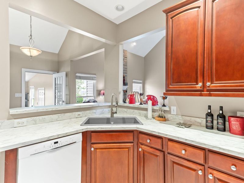 5954 Rainwater Way, Columbus, OH 43228 Photo 8