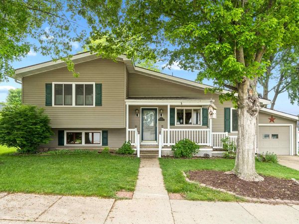 706 NW 2nd Avenue, Cascade, IA 52033