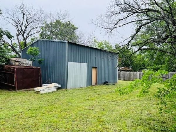1028 E Vine Street, Cushing, OK 74023