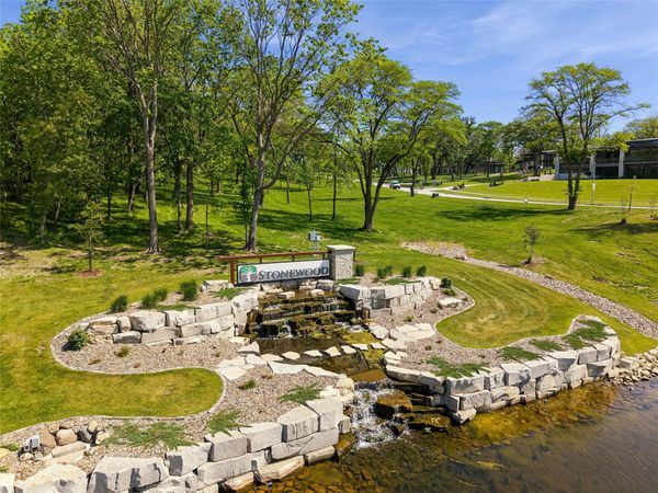 1529 S Timber Lane, West Des Moines, IA 50266