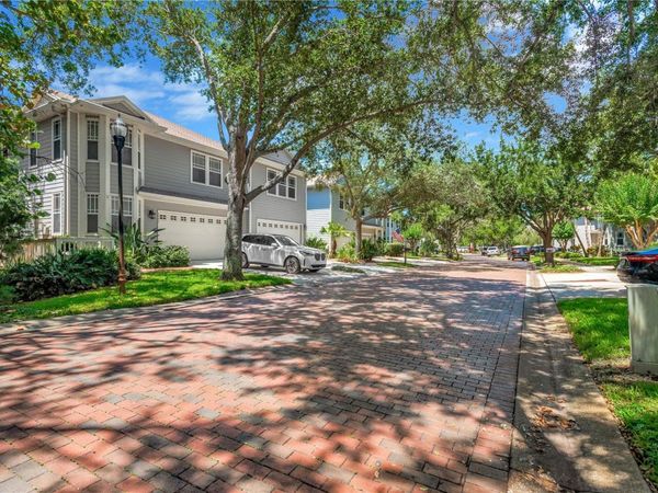 2852 BAYSHORE TRAILS DR, TAMPA, FL 33611
