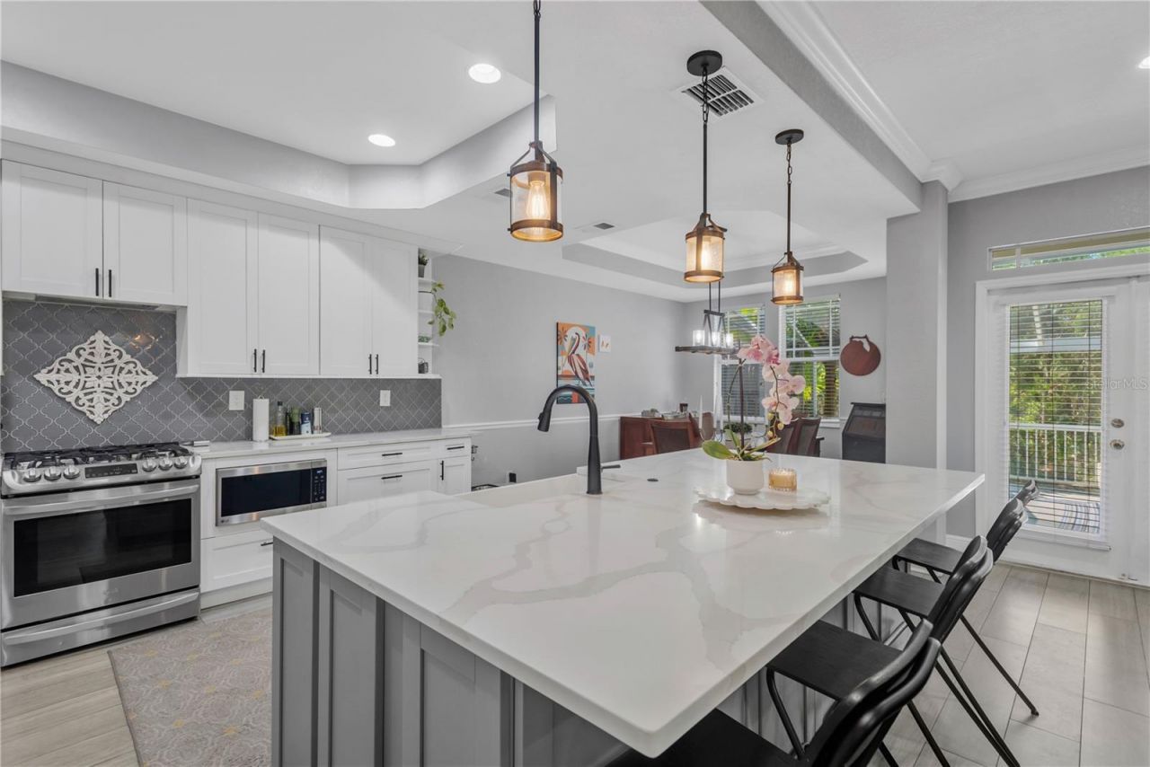 2852 Bayshore Trails Dr, Tampa, FL 33611 Photo