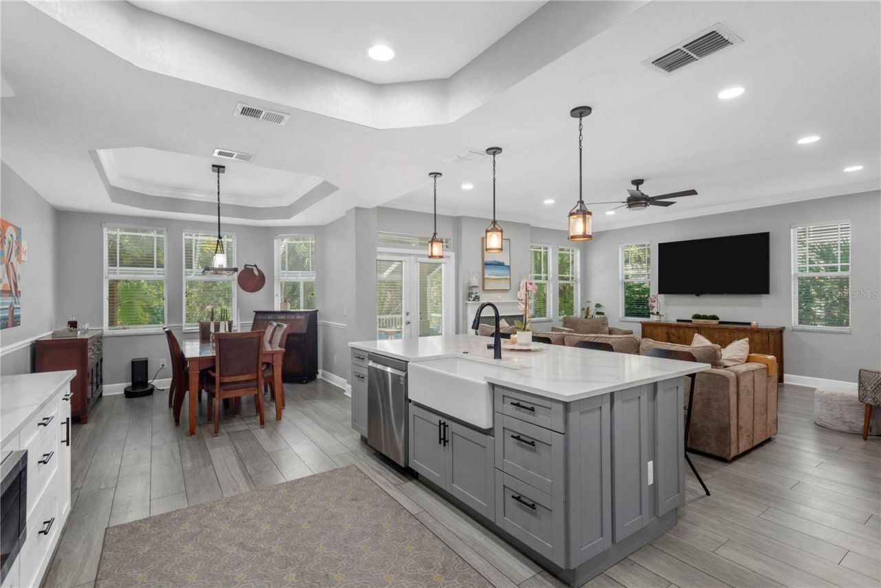 2852 Bayshore Trails Dr, Tampa, FL 33611 Photo