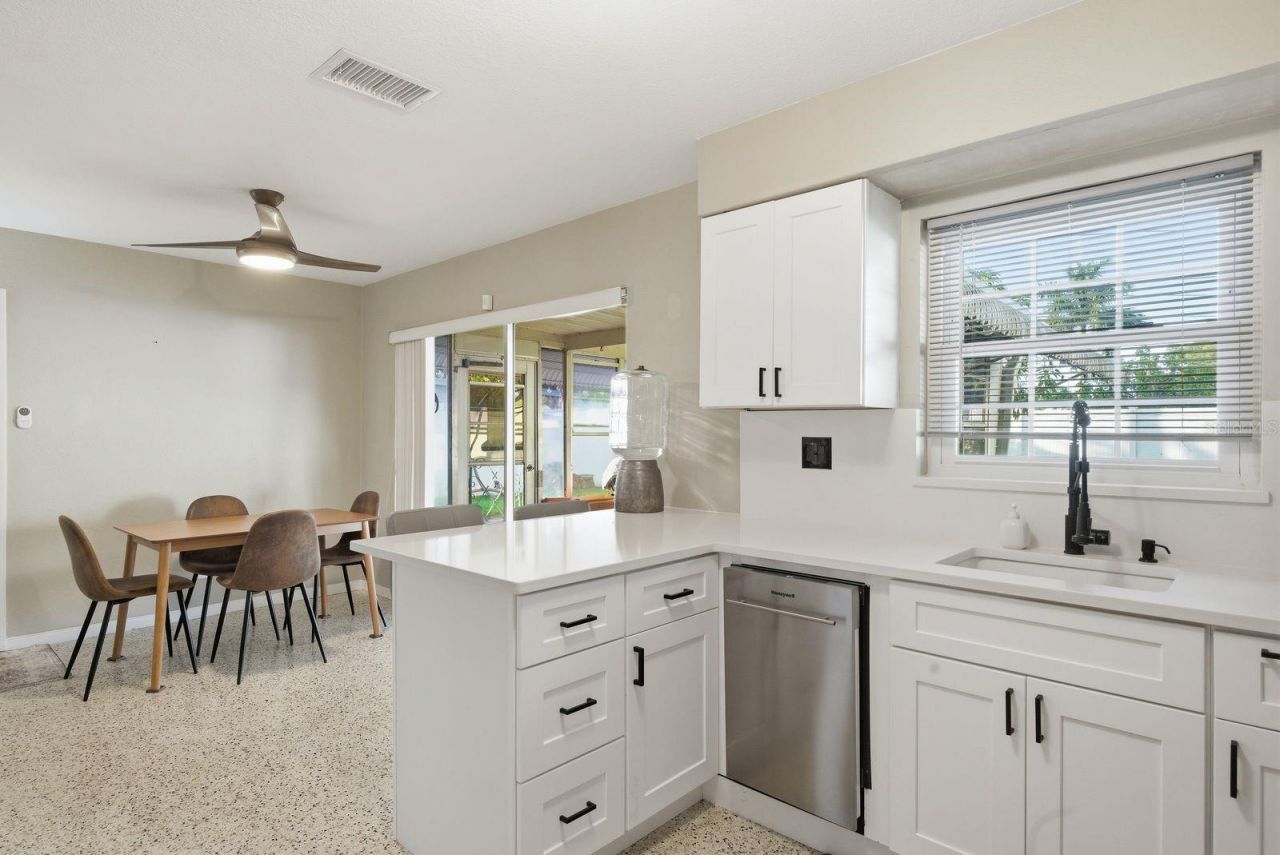 5648 33rd Avenue N, Saint Petersburg, FL 33710 Photo