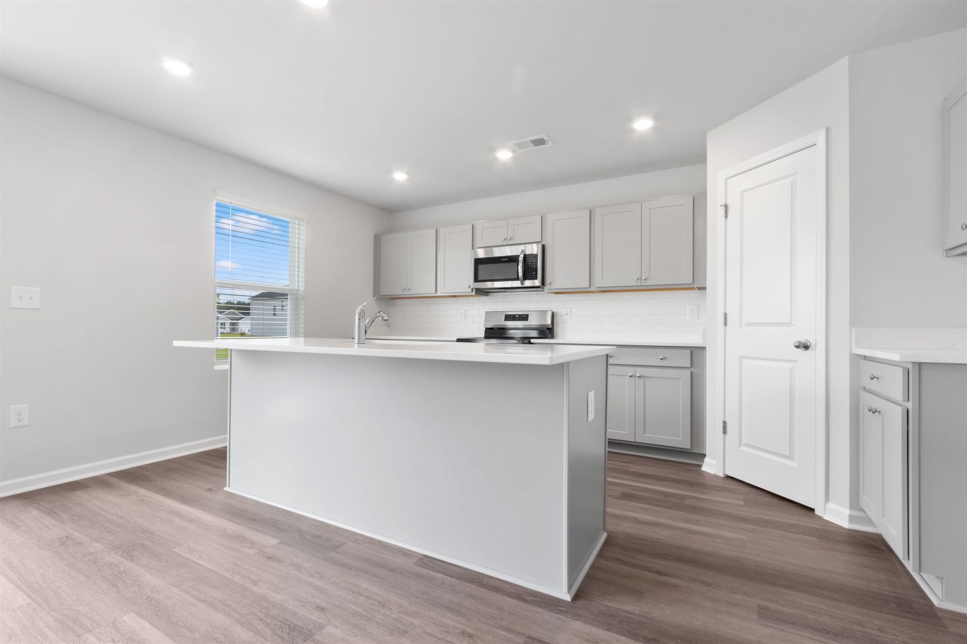 964 Caswell Dr. Photo 8