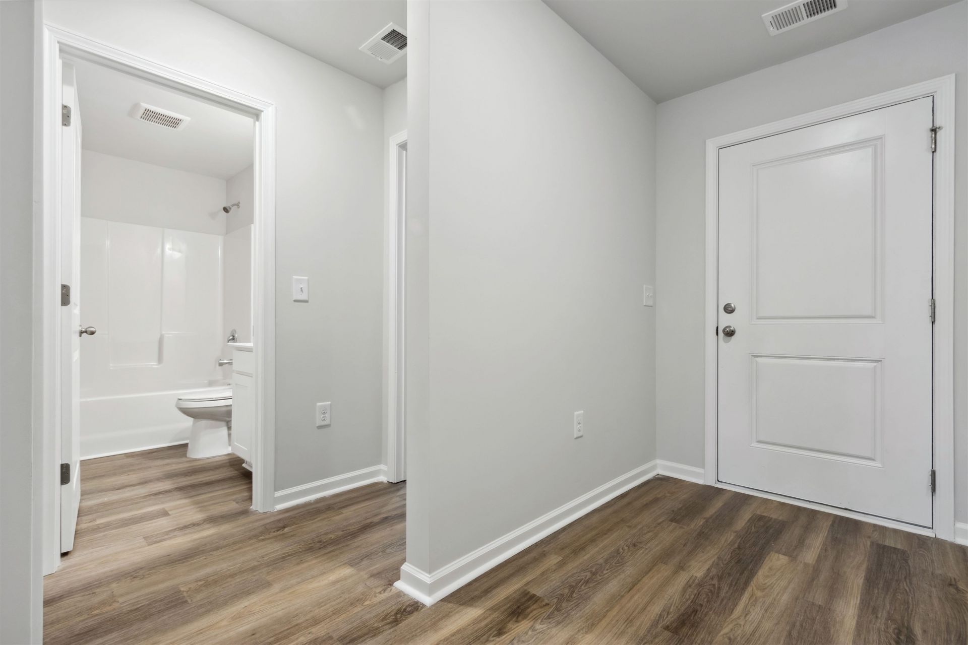 960 Caswell Dr. Photo 10