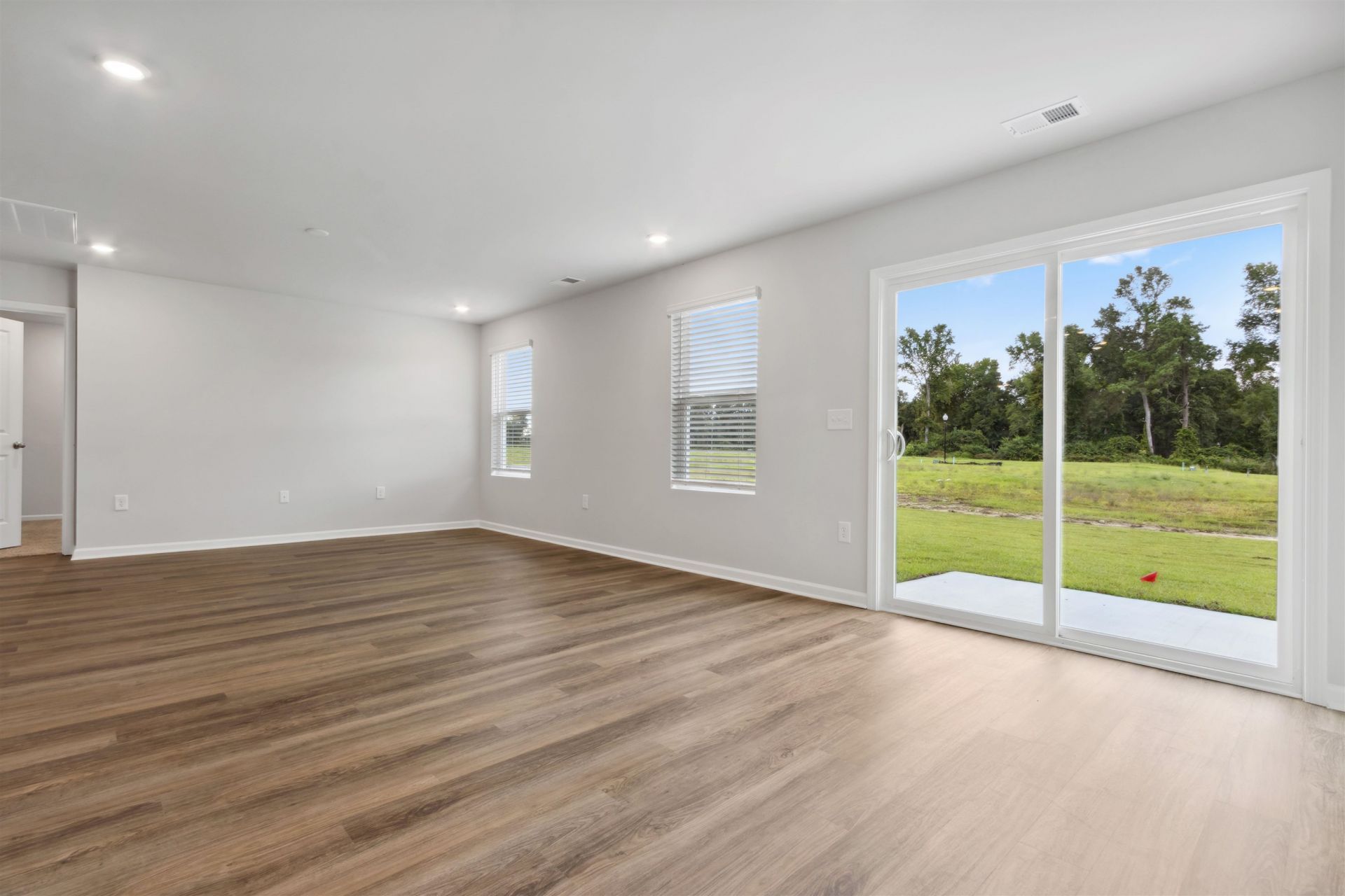 960 Caswell Dr. Photo 16