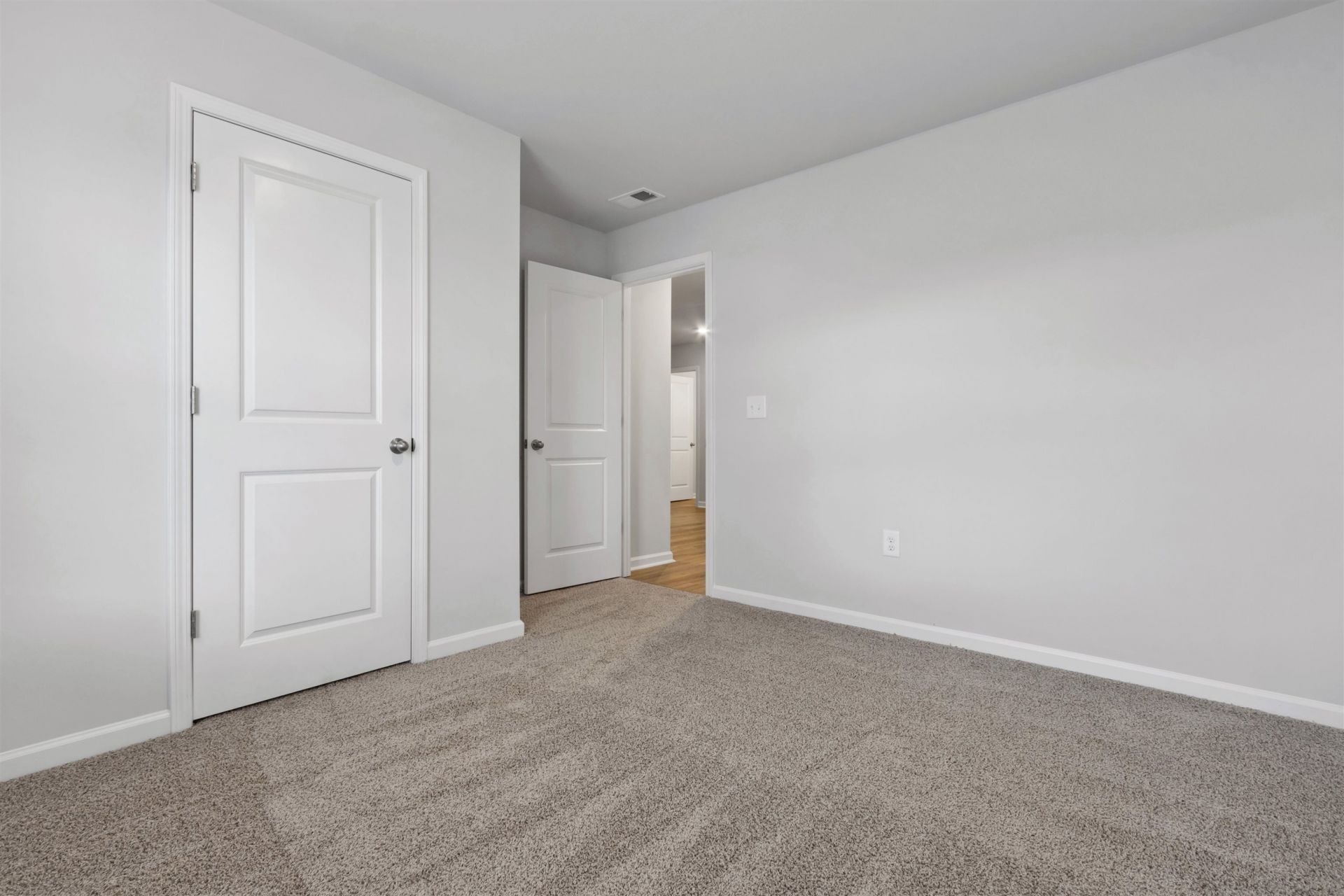 960 Caswell Dr. Photo 20