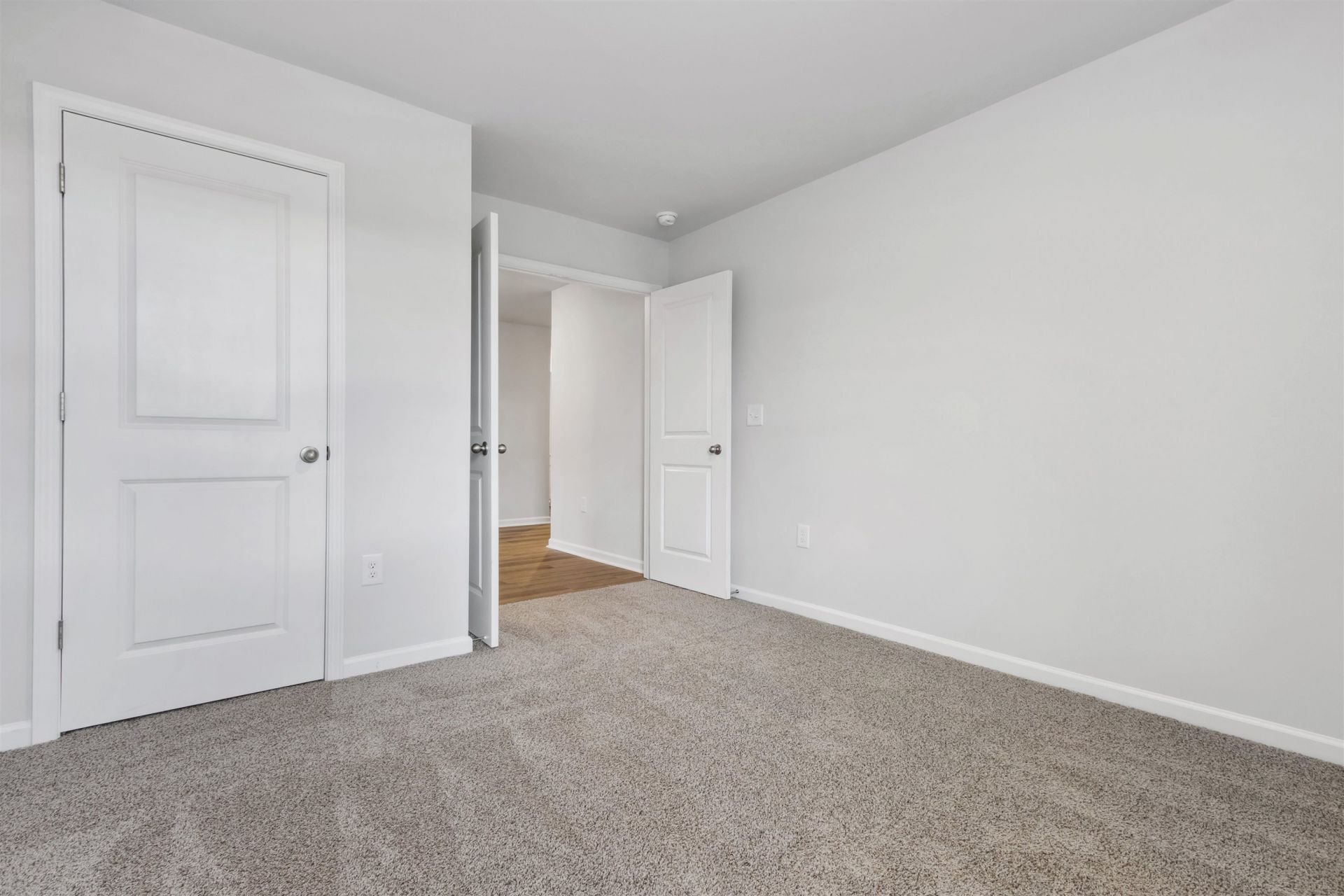 960 Caswell Dr. Photo 28