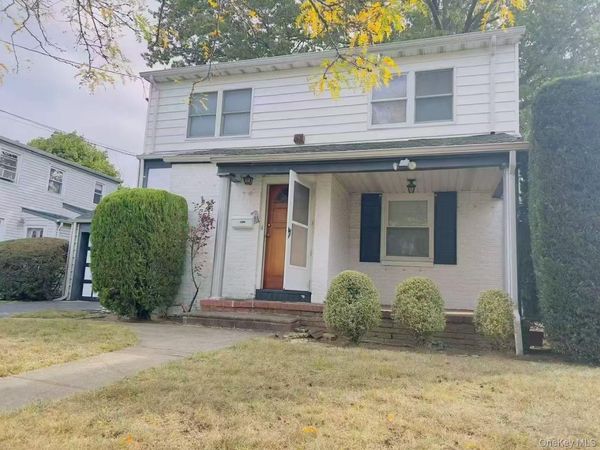 1626 Park Avenue , New Hyde Park, NY 11040