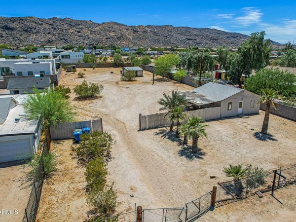 2241 E DESERT Lane, Phoenix, AZ 85042