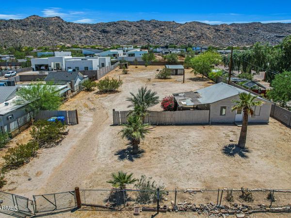 2237 E DESERT Lane, Phoenix, AZ 85042