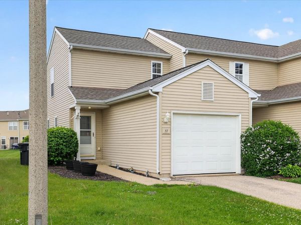 1400 Hunters Ridge Drive, Unit 57, Genoa City, WI 53128