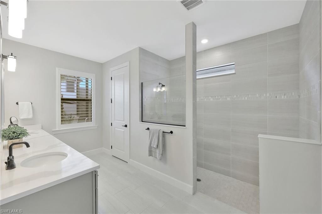 17673 Kinzie Ln, Estero, FL 33928 Photo