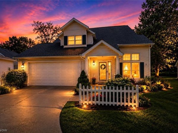 1565 Windrow Lane, Broadview Heights, OH 44147