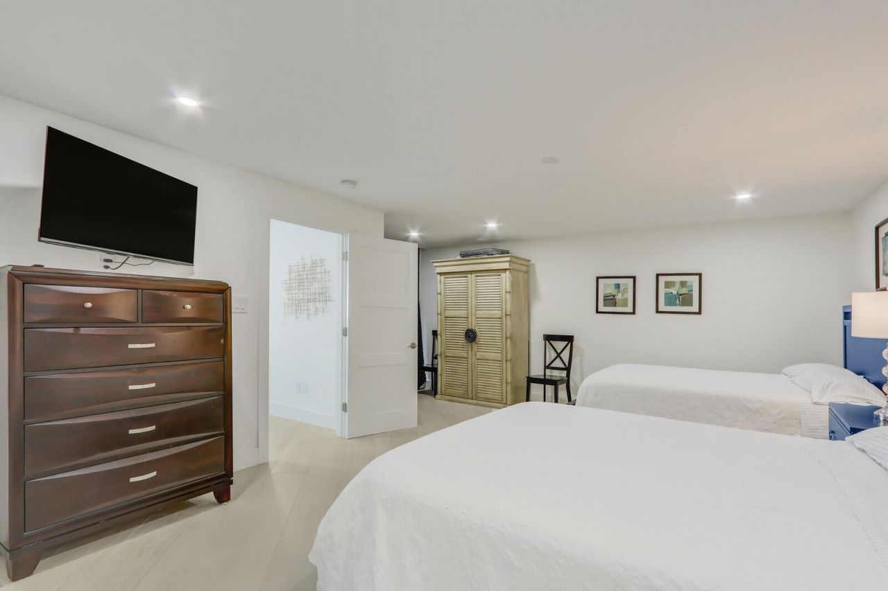 5380 N Ocean Drive, Unit 17e, Singer Island, FL 33404 Photo