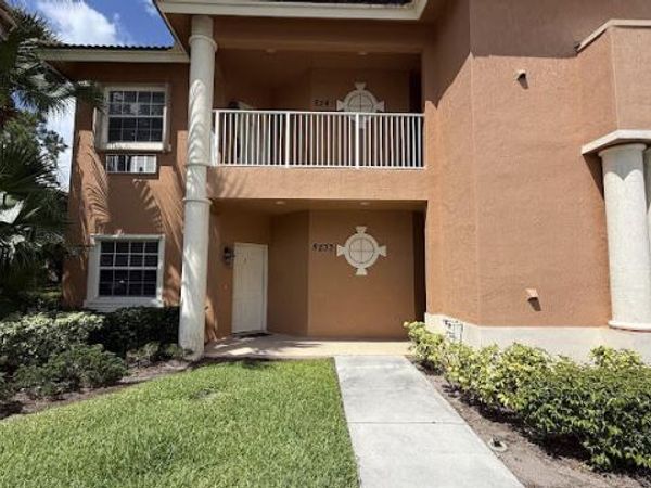8233 Mulligan Circle, Unit 3511, Port St. Lucie, FL 34986