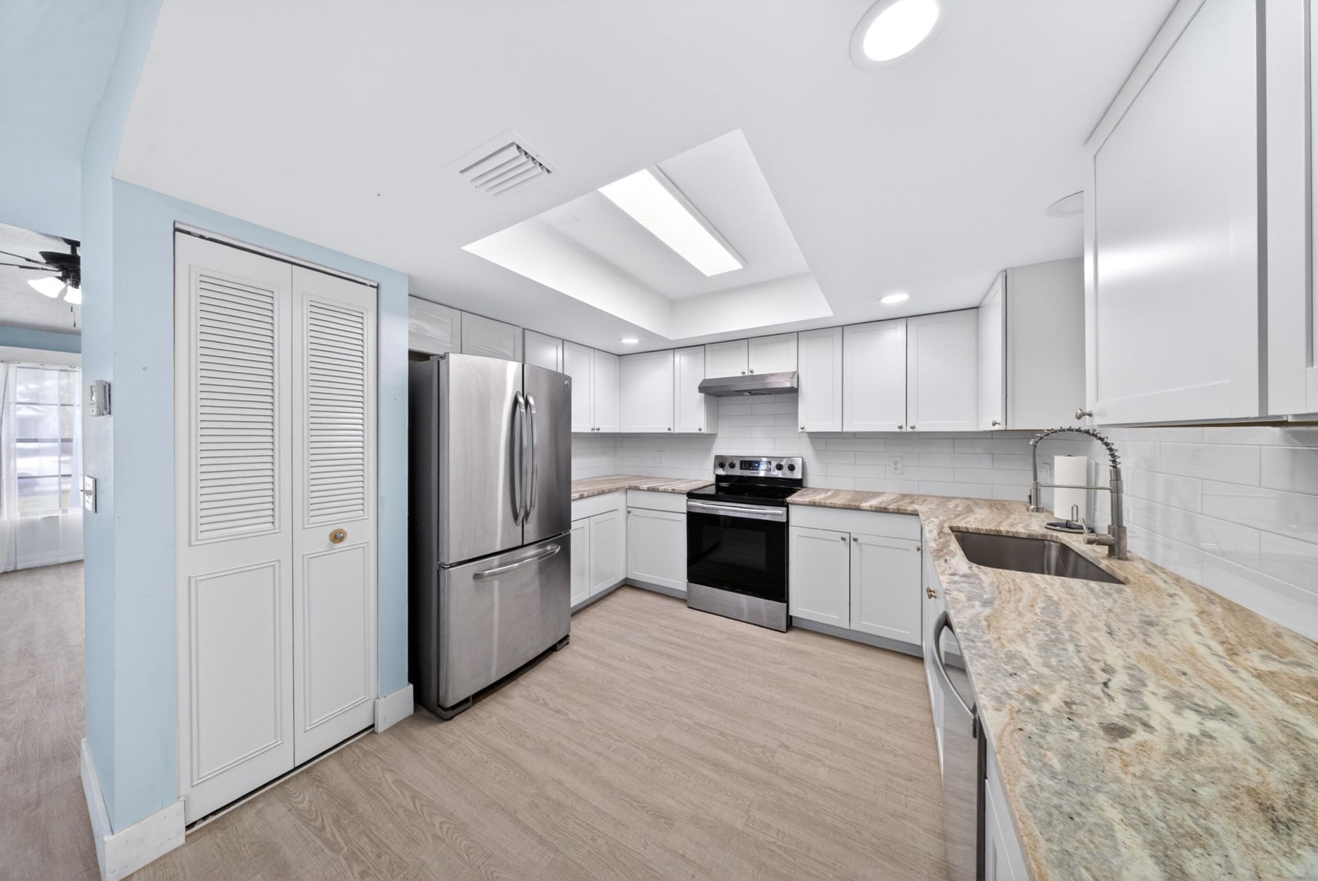 662 SE Essex Drive, Port Saint Lucie, FL 34984 Photo