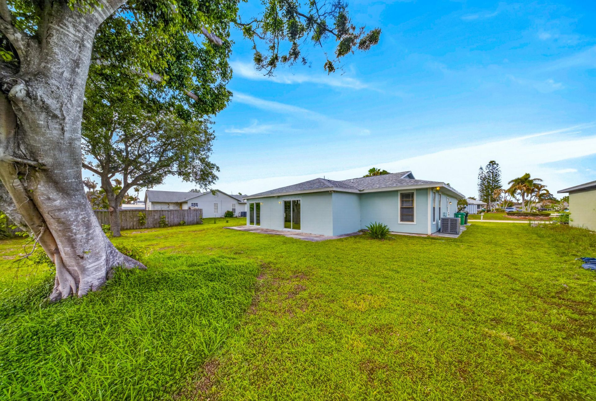 662 SE Essex Drive, Port Saint Lucie, FL 34984 Photo