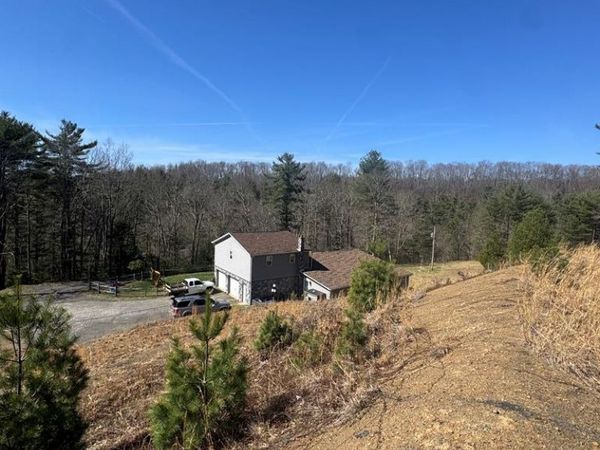 260 Hoye Rd., WHITE OAK, WV 25989