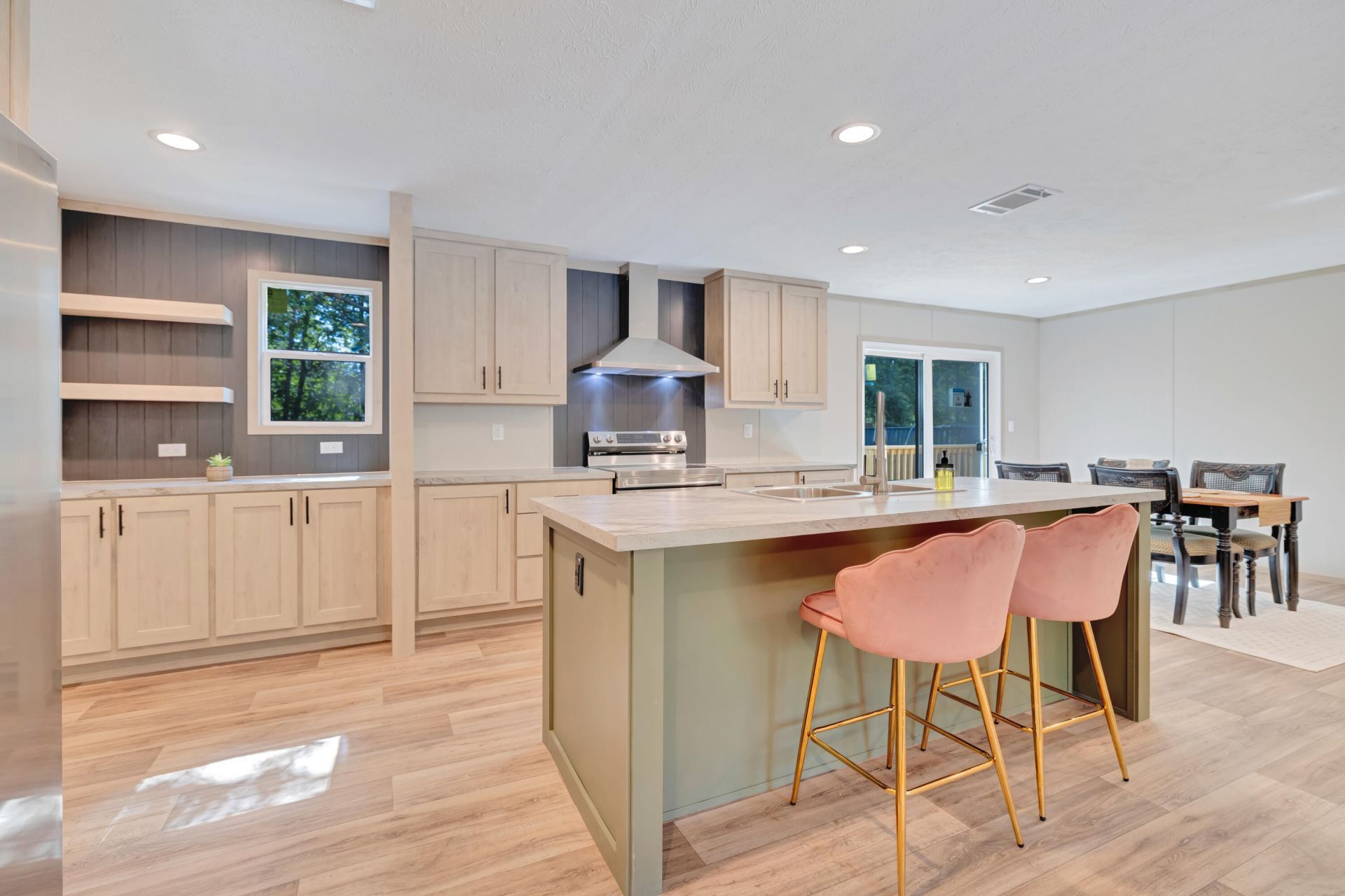 1044 Longpoint Road Photo 5