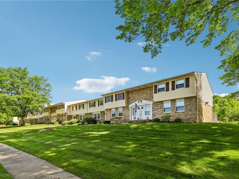 1860 Higby Drive, Unit B, Stow, OH 44224 Photo 3
