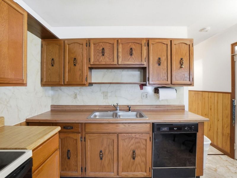 4681 Henley Avenue , Columbus, OH 43228 Photo 12
