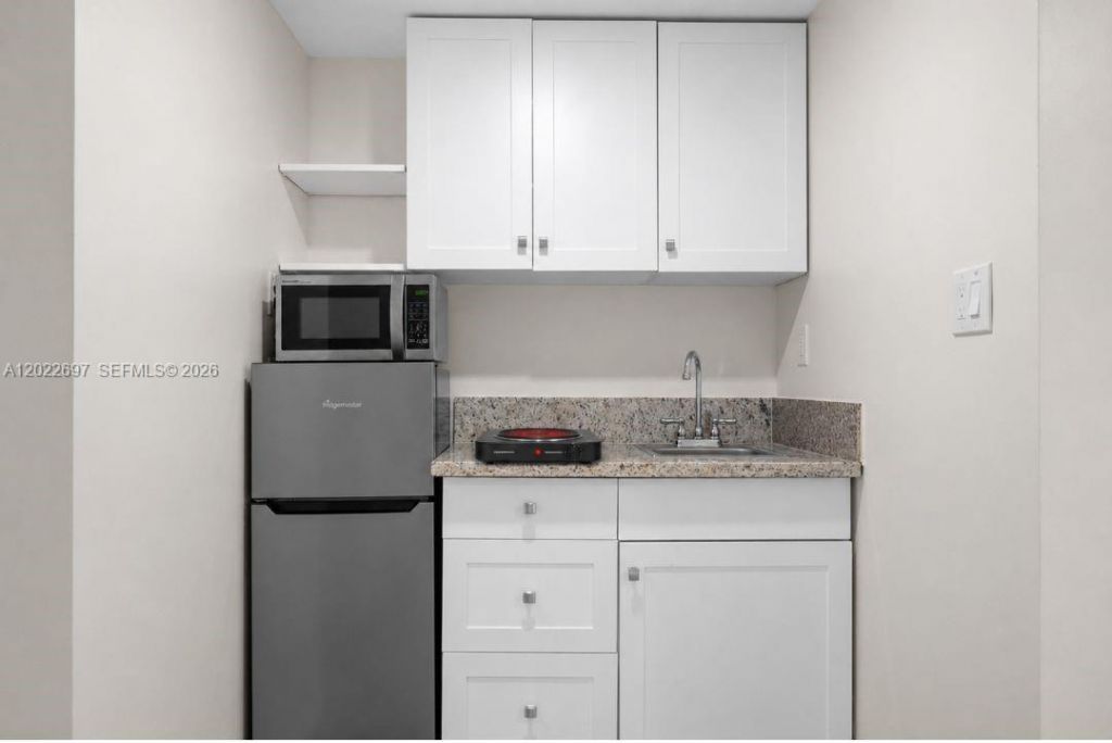 1041 NE 9th Ave, Unit A5, Fort Lauderdale, FL 33304 Photo