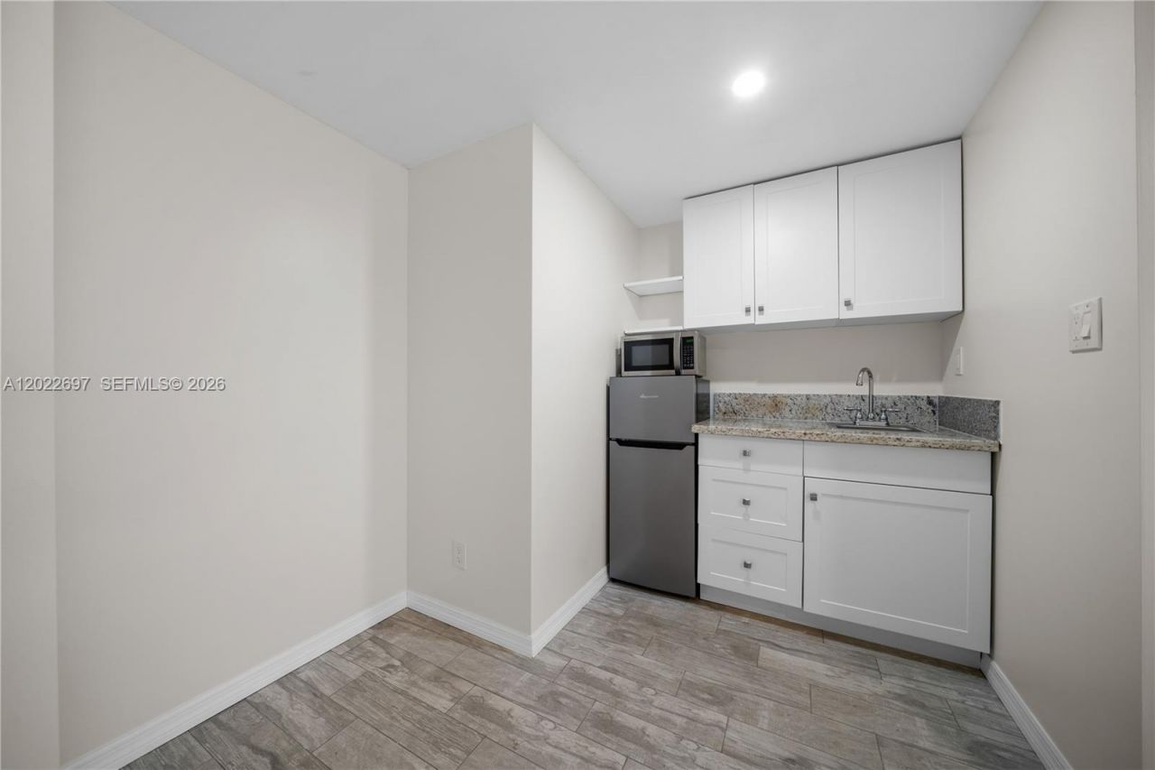 1041 NE 9th Ave, Unit A5, Fort Lauderdale, FL 33304 Photo