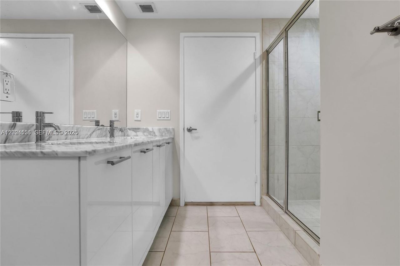 951 Brickell Ave , Unit 3107, Miami, FL 33131 Photo