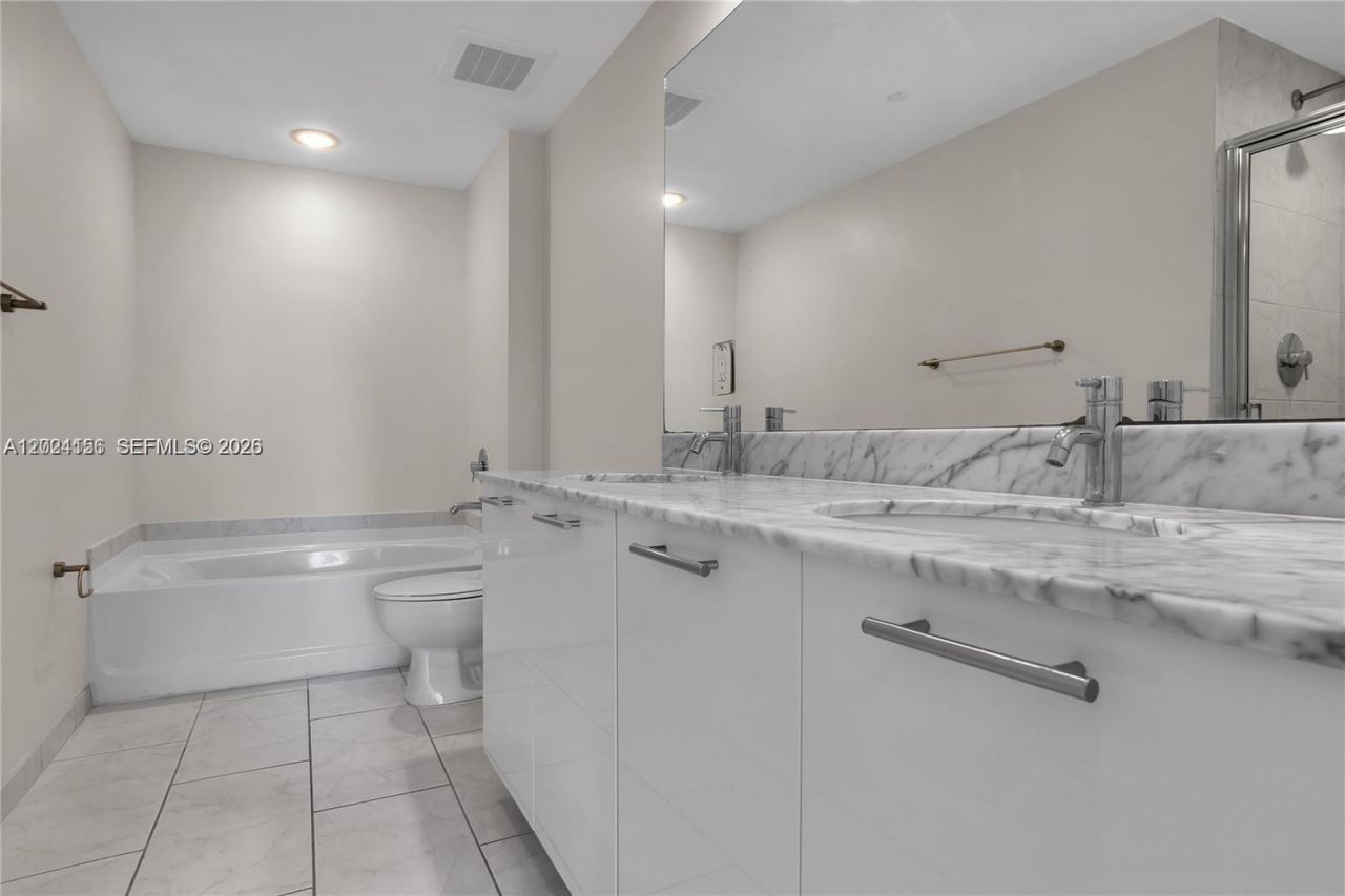 951 Brickell Ave , Unit 3107, Miami, FL 33131 Photo