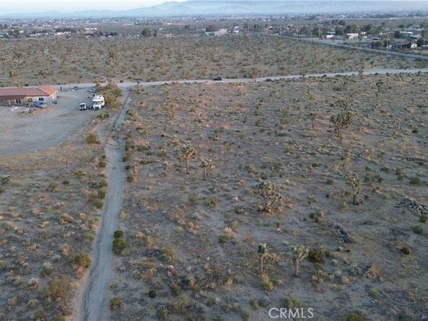 3098 La Nesa RD, Phelan, CA 92371