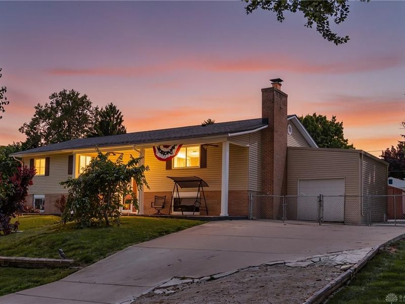 5798 Redbird Court, Riverside, OH 45431 Photo 4