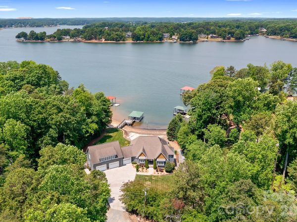 136 Bridlewood Drive, Mooresville, NC 28117